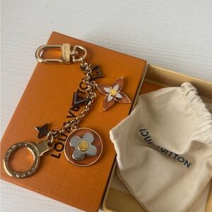 Louis Vuitton Elegant Gold and Brown Key Holder